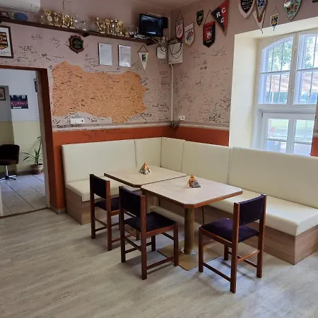Rugby Club Hotel 2*